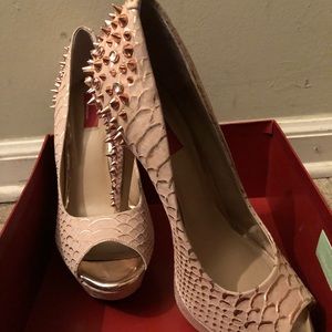 Sak’s Fifth Ave Rose Gold Studded Pump